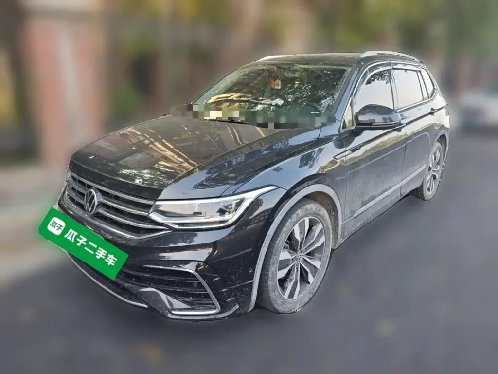 Volkswagen Tiguan L — фото 1