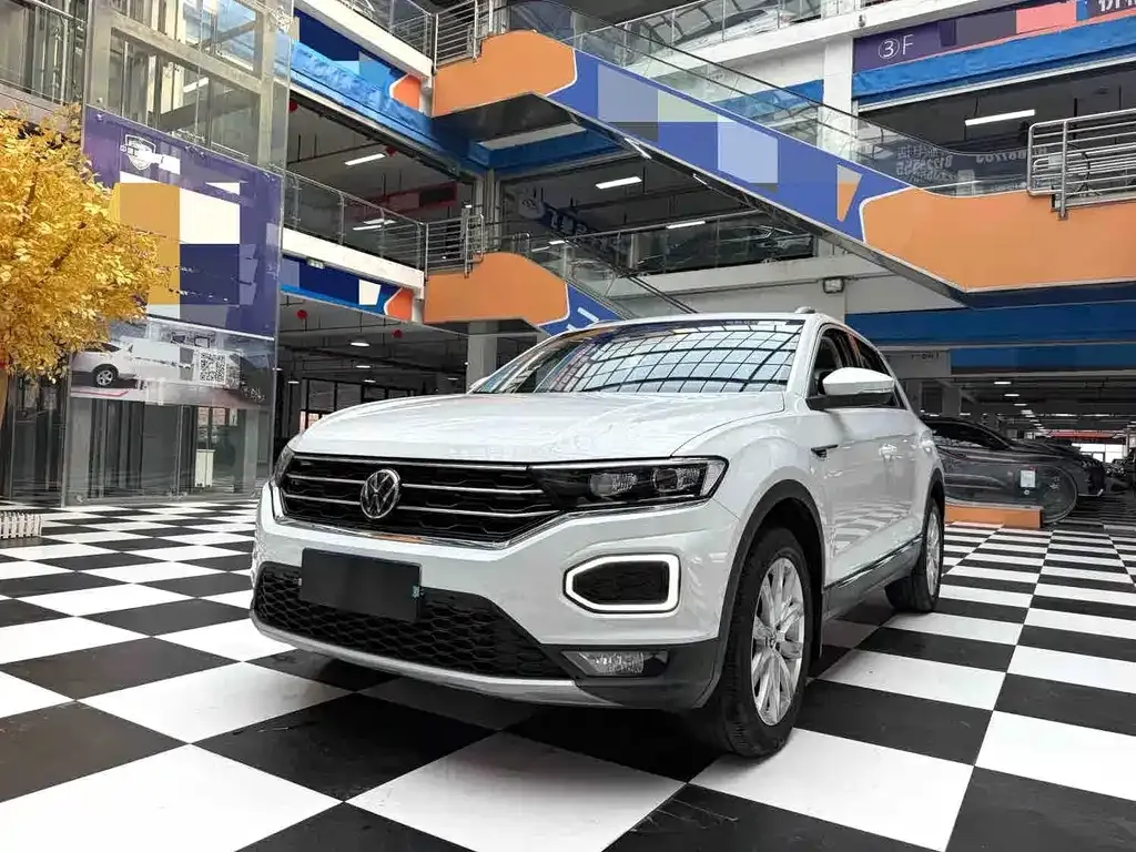 Volkswagen T-Roc — фото 1