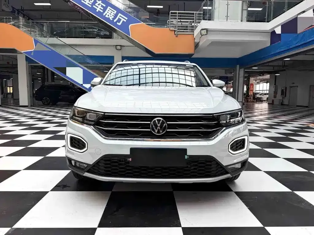 Volkswagen T-Roc — фото 6