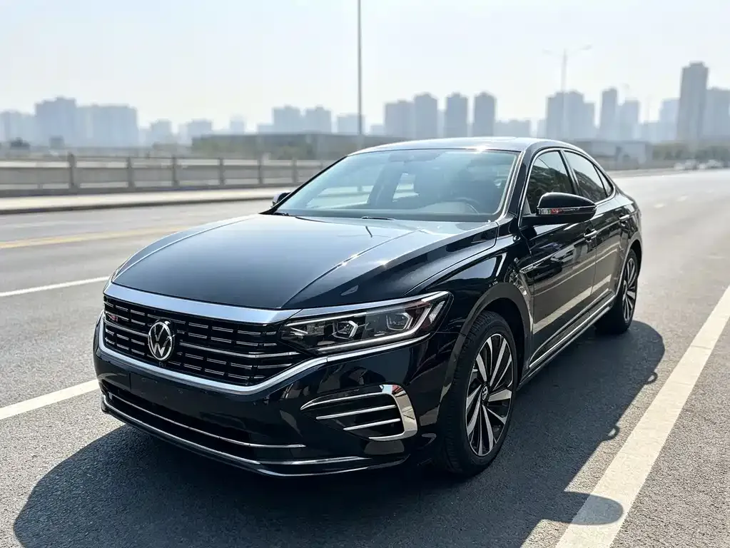 Volkswagen Passat — фото 1