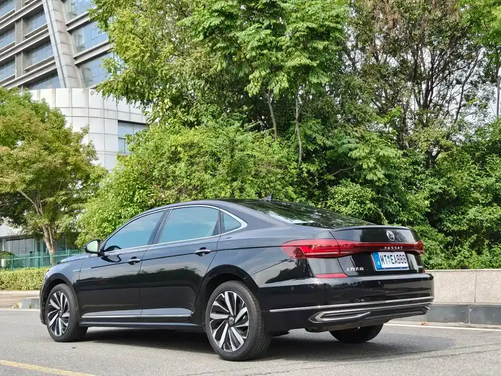 Volkswagen Passat — фото 6