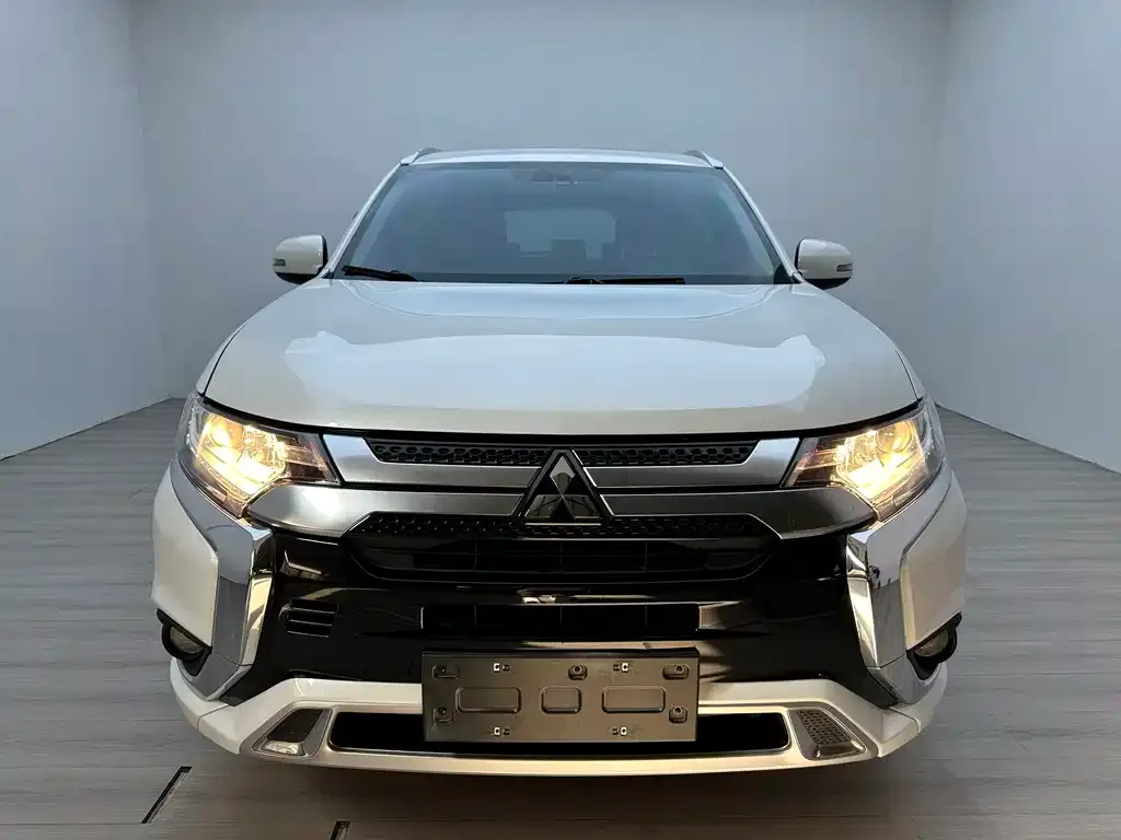 Mitsubishi Outlander — фото 4