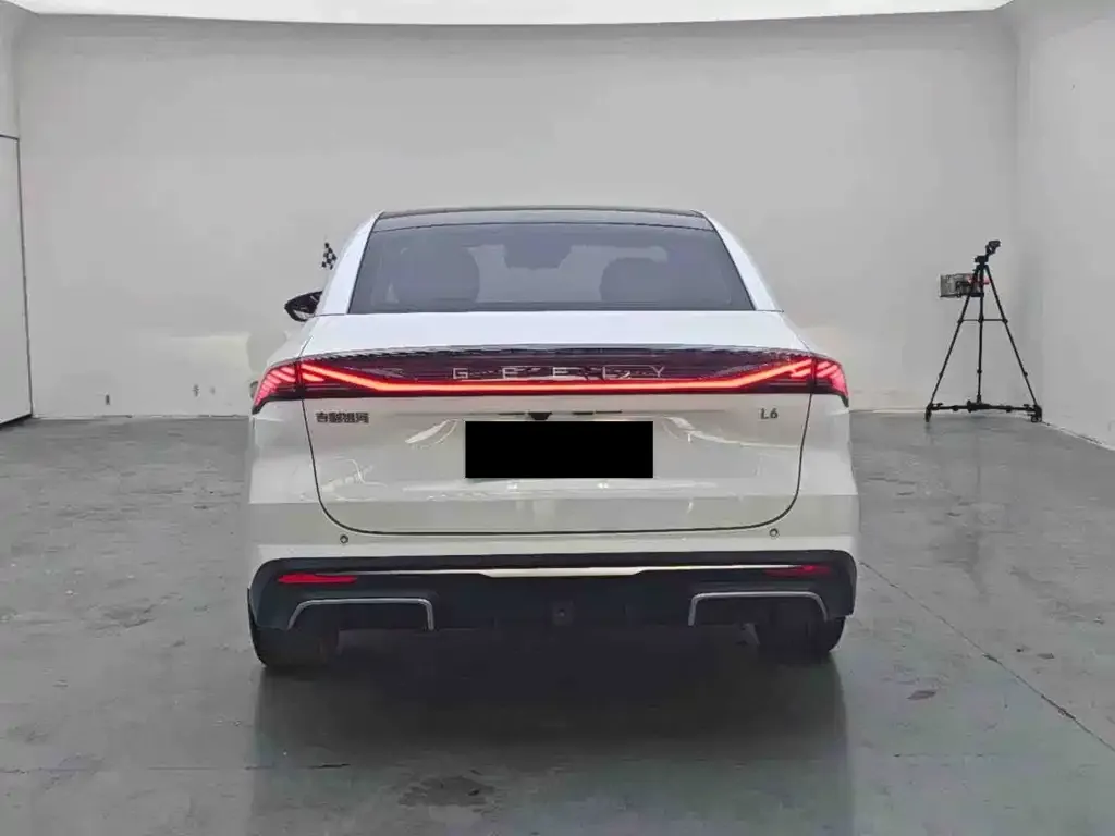 Geely Galaxy L6 — фото 2