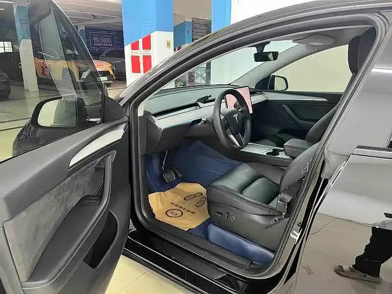 Tesla Model Y — фото 4