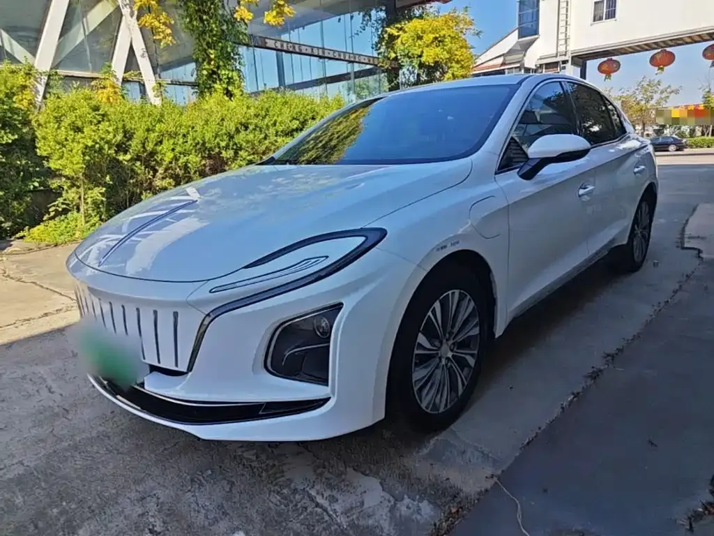 Hongqi E-QM5 — фото 1