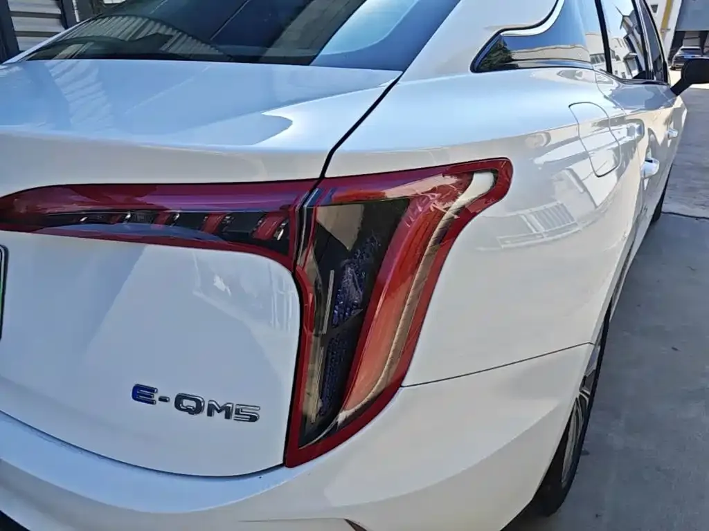 Hongqi E-QM5 — фото 9