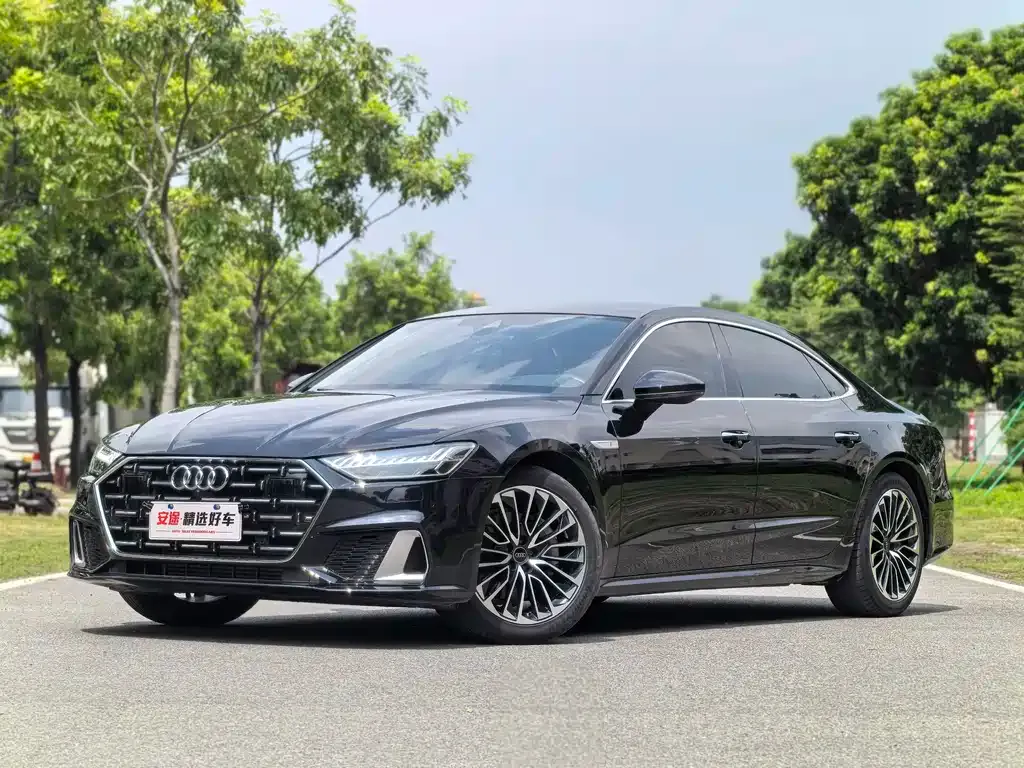 Audi A7L — фото 1