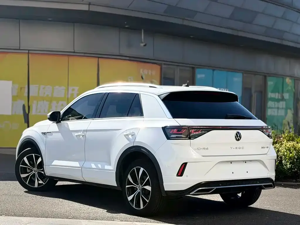 Volkswagen T-Roc — фото 9