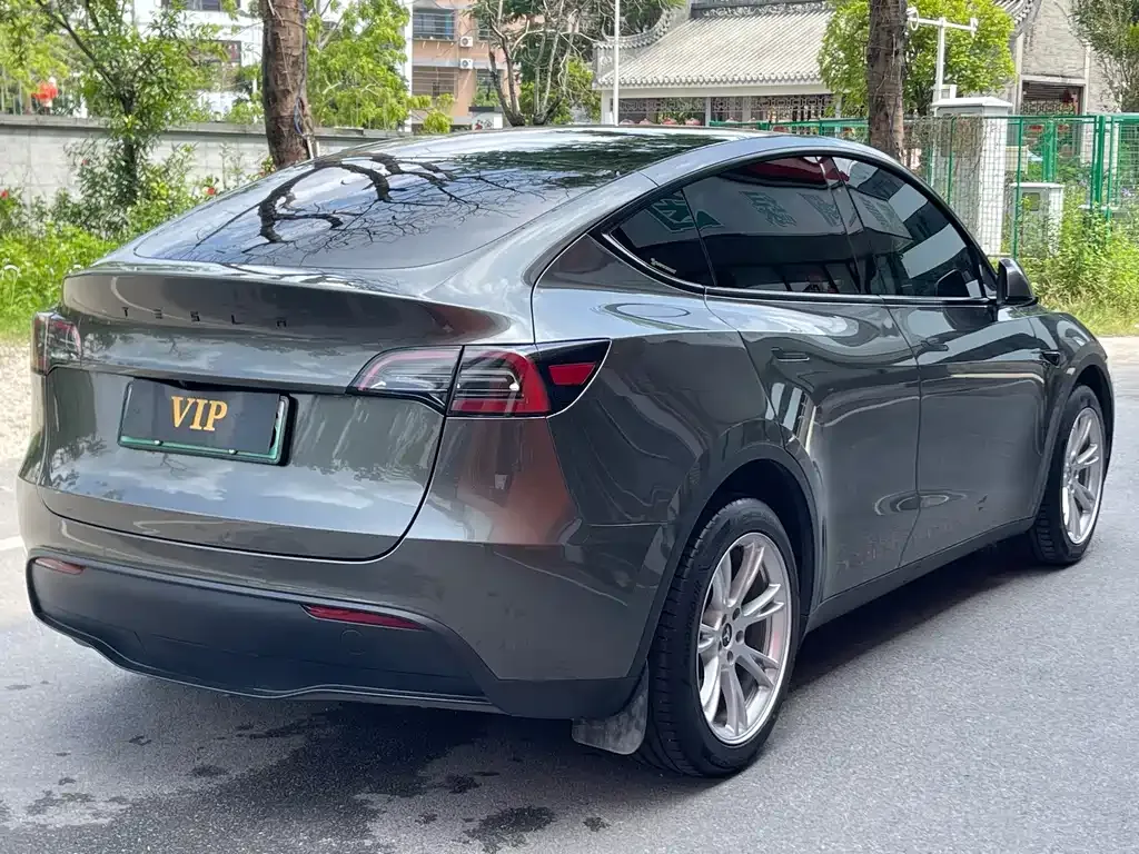 Tesla Model Y — фото 7