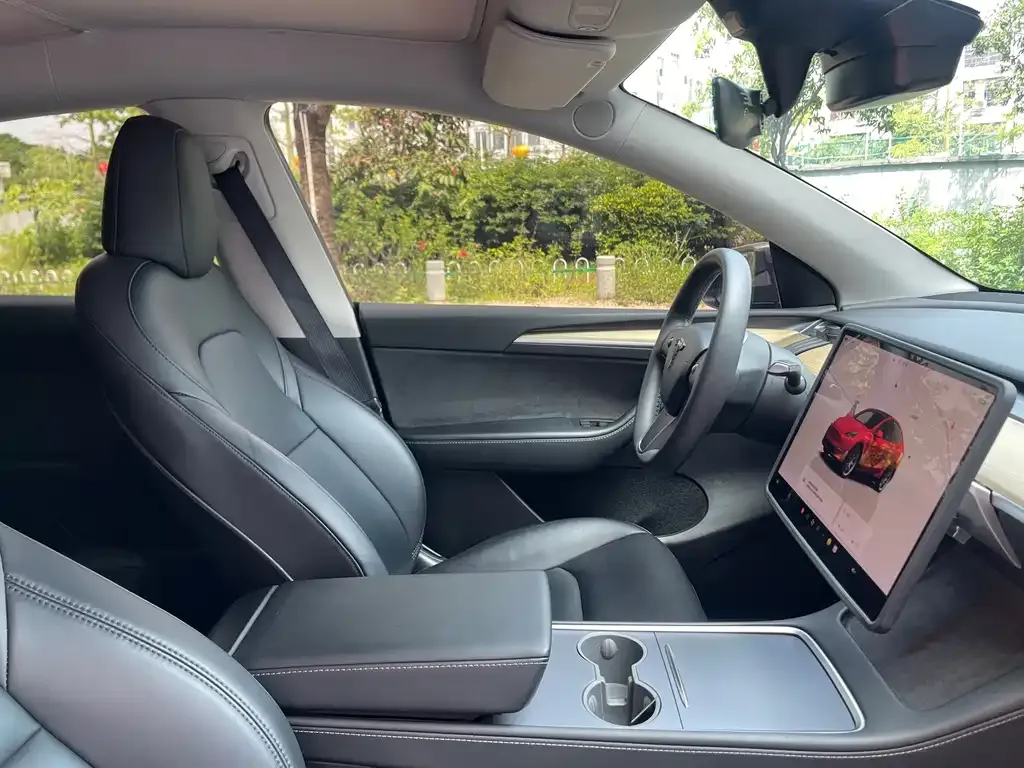 Tesla Model Y — фото 6