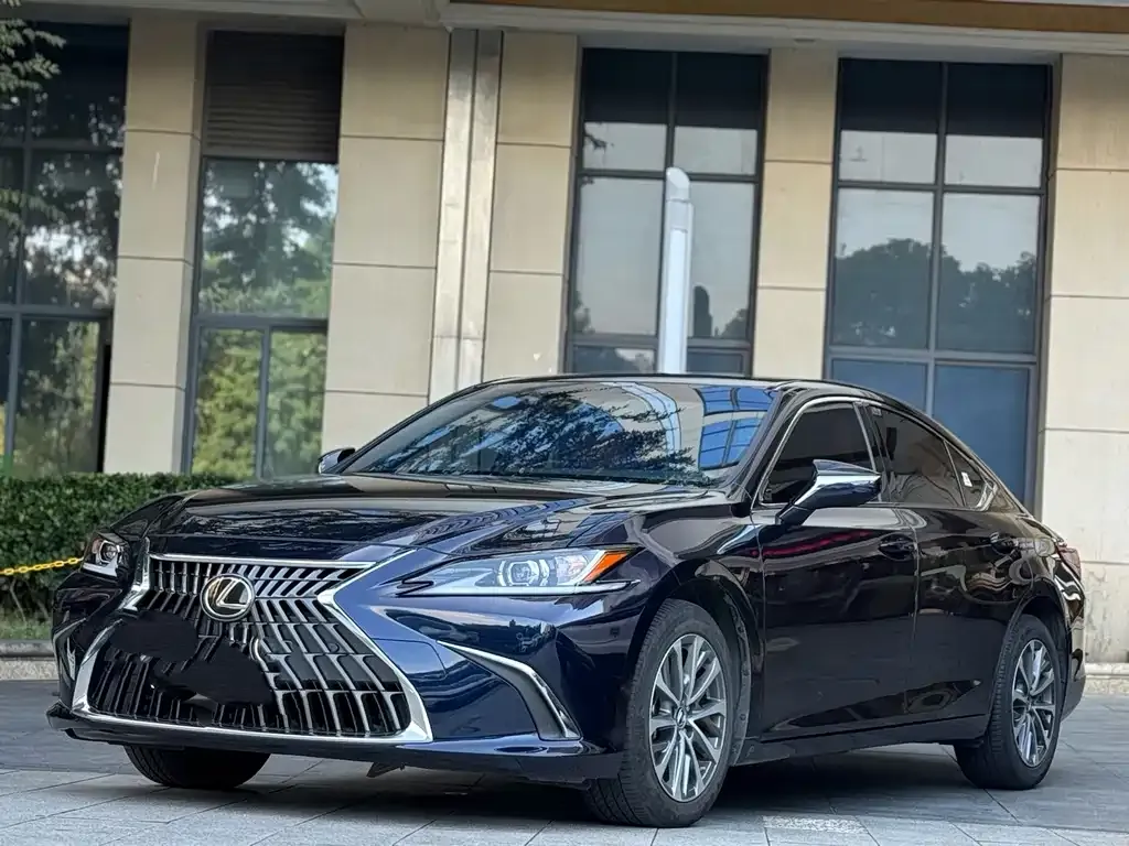 Lexus ES — фото 1