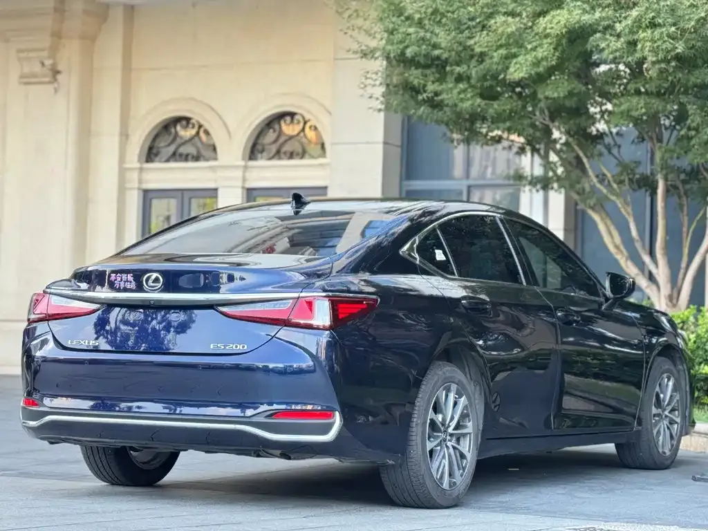 Lexus ES — фото 7