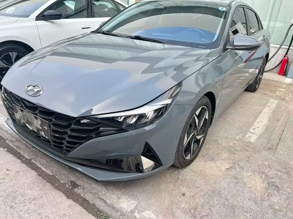 Hyundai Elantra — фото 1
