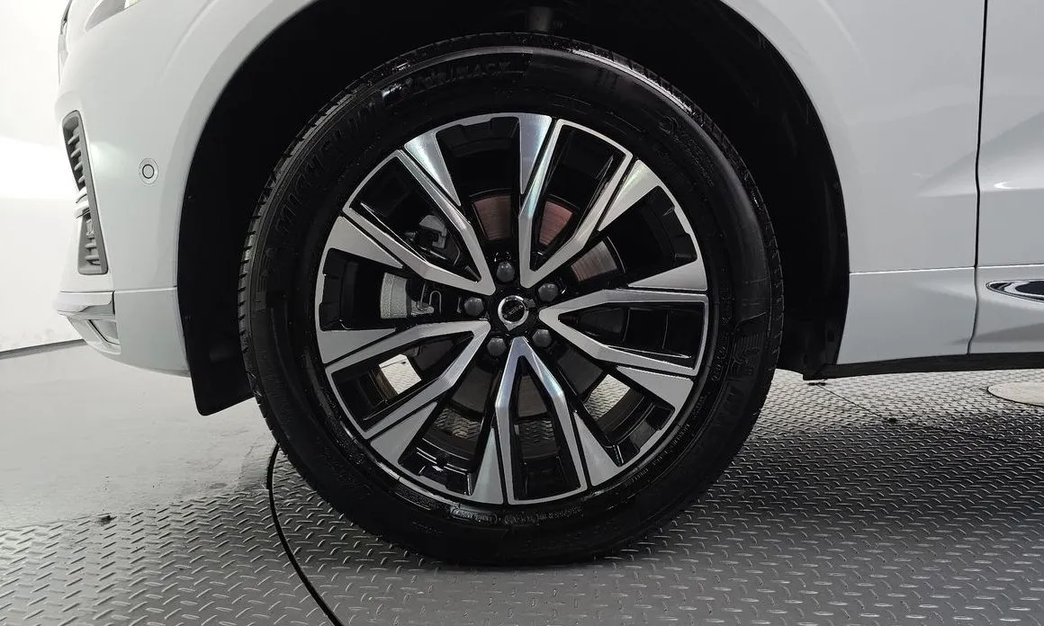 Volvo XC60 — фото 10