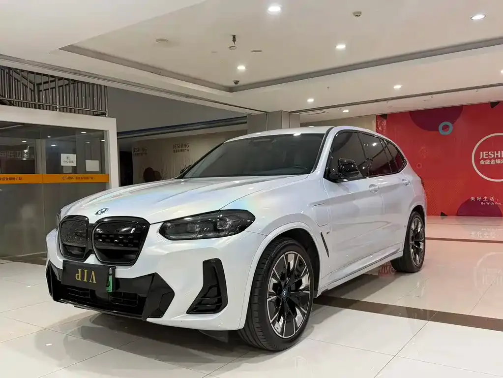 BMW iX3 — фото 1
