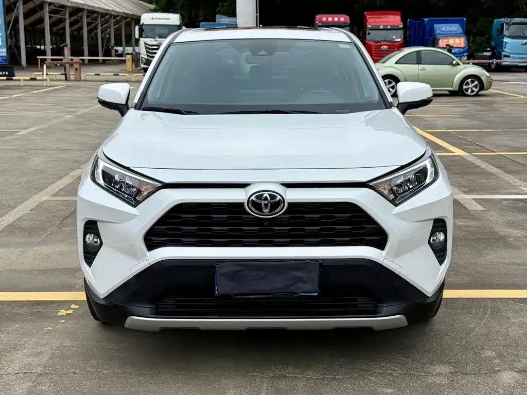 Toyota RAV4 — фото 1