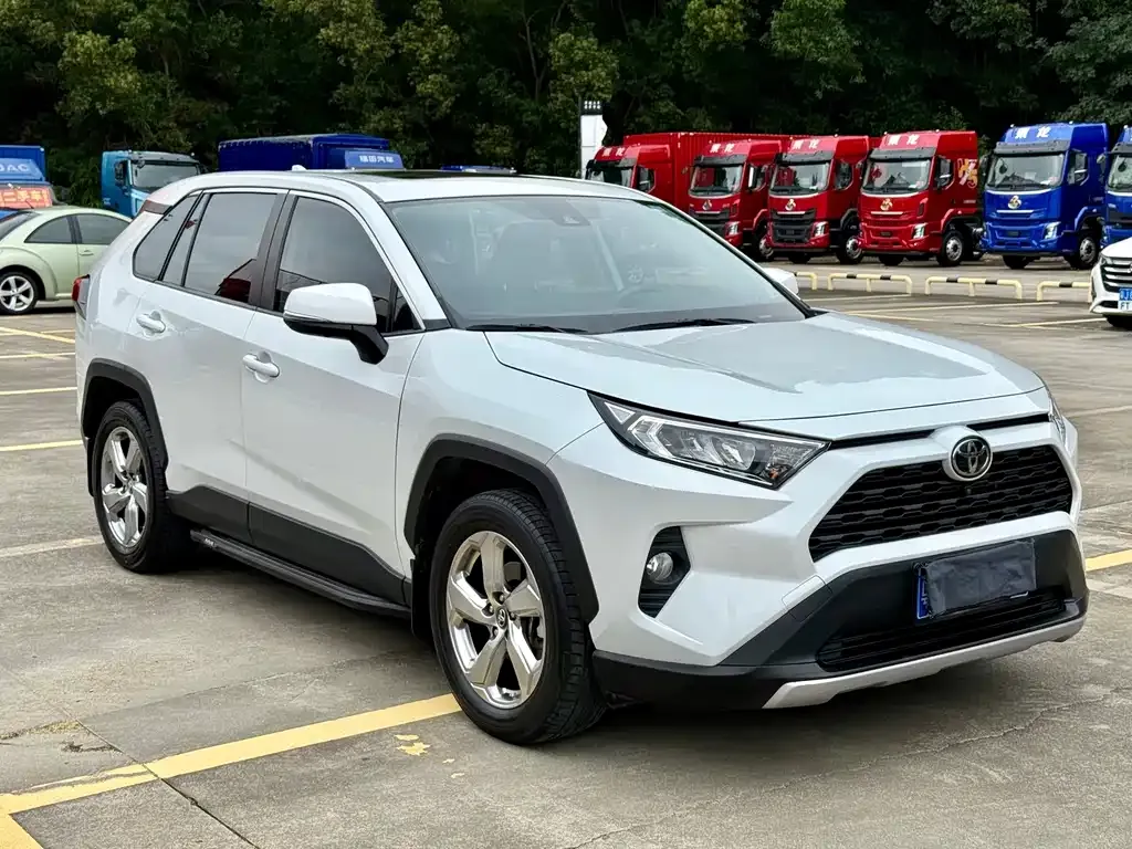 Toyota RAV4 — фото 4