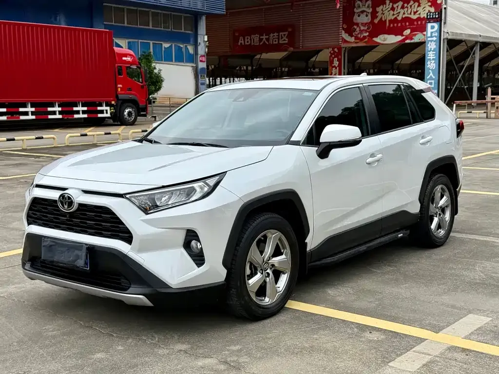 Toyota RAV4 — фото 6