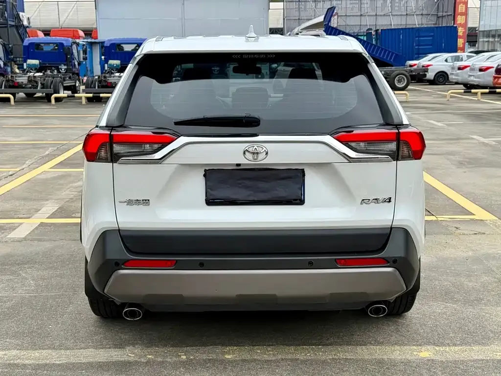 Toyota RAV4 — фото 5