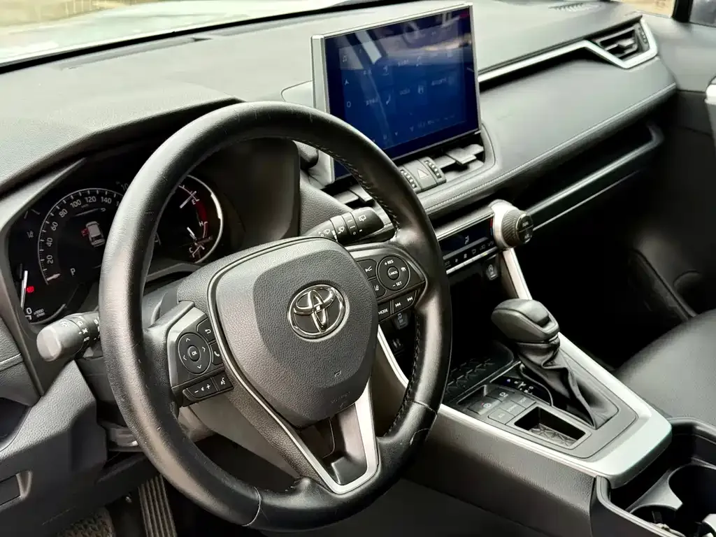 Toyota RAV4 — фото 3