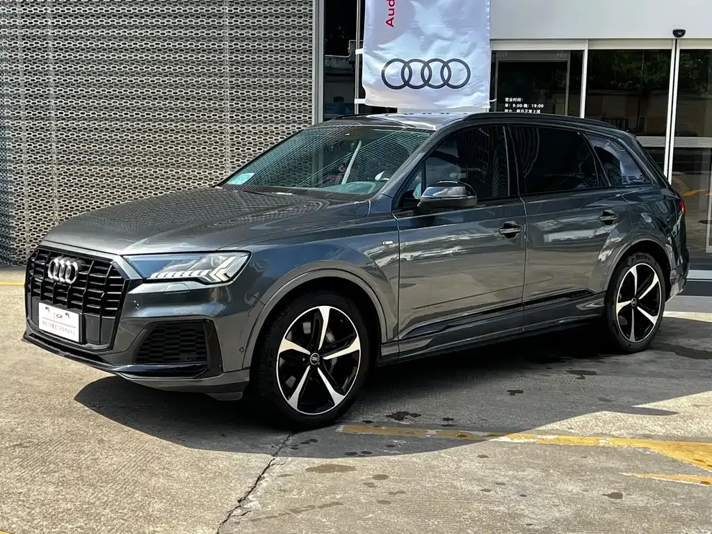 Audi Q7 — фото 1