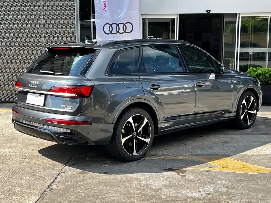 Audi Q7 — фото 6