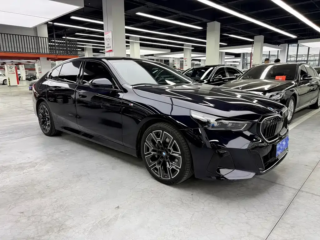BMW 5 Series — фото 5