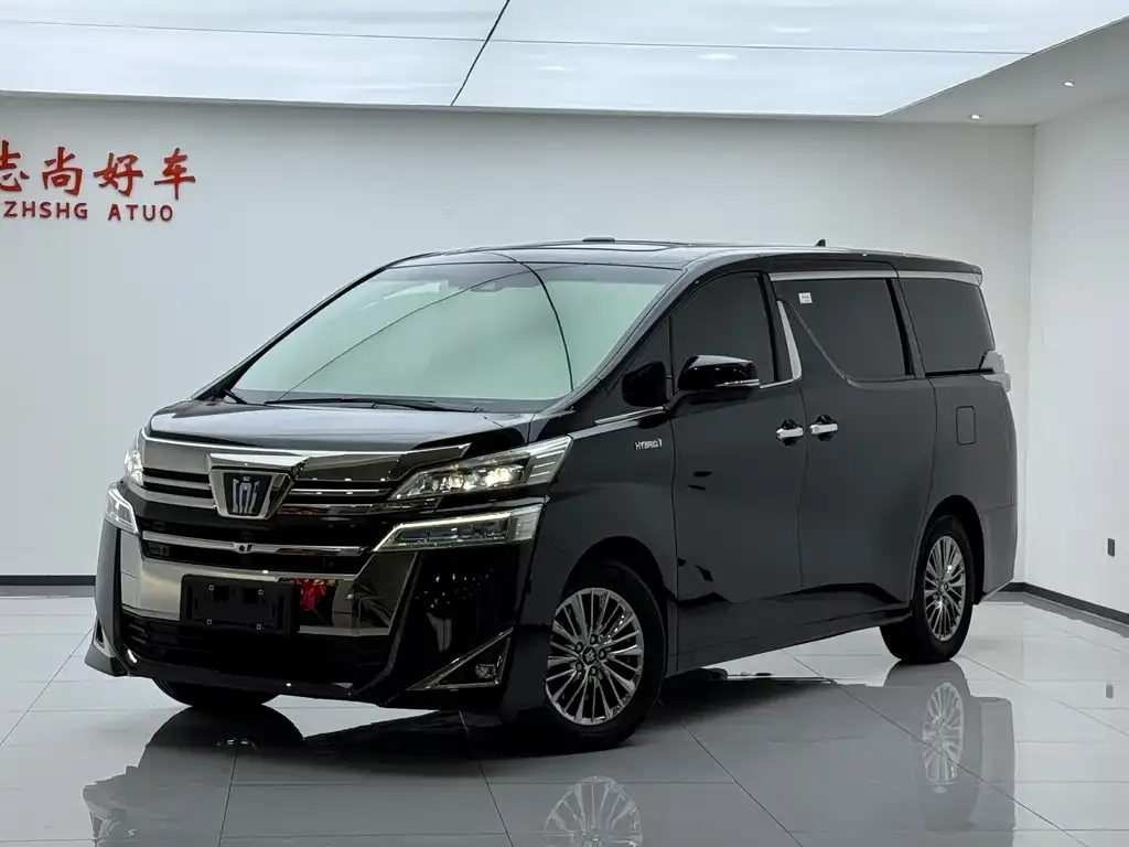 Toyota Vellfire — фото 1