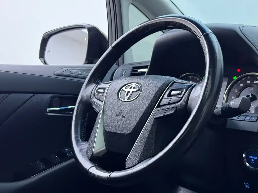 Toyota Vellfire — фото 7