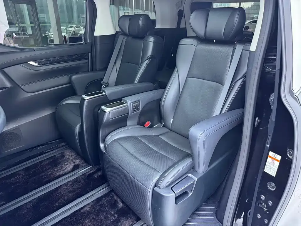 Toyota Vellfire — фото 10