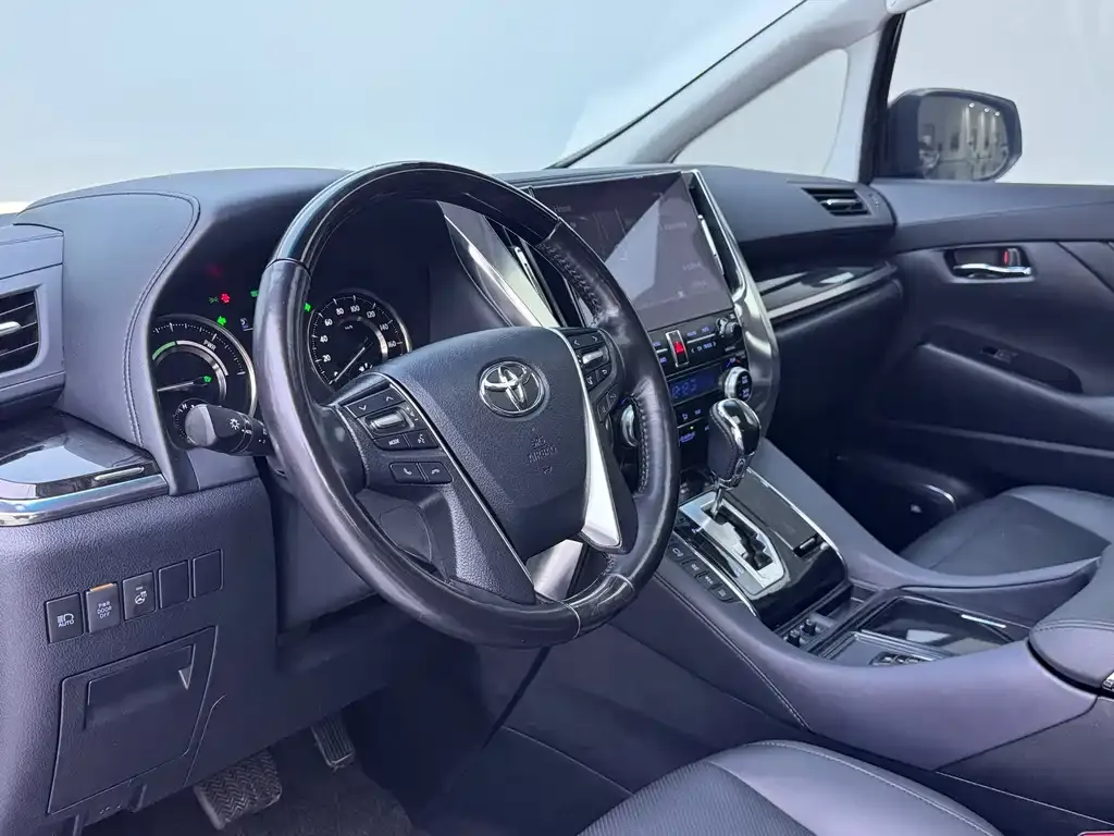 Toyota Vellfire — фото 6
