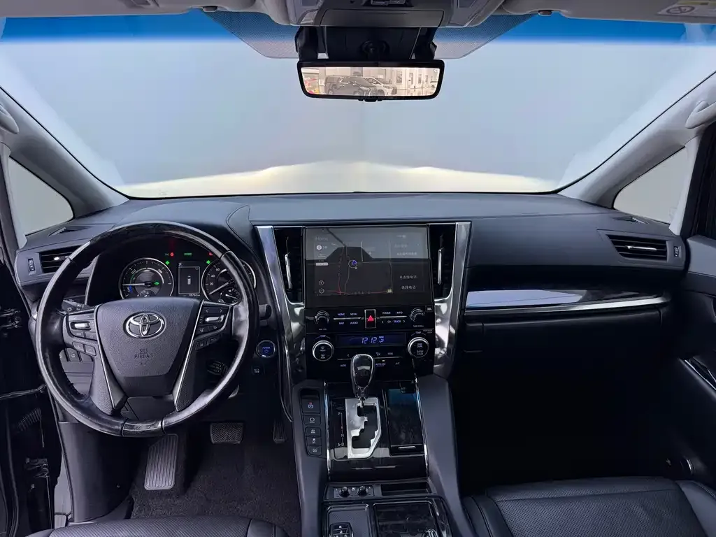 Toyota Vellfire — фото 8