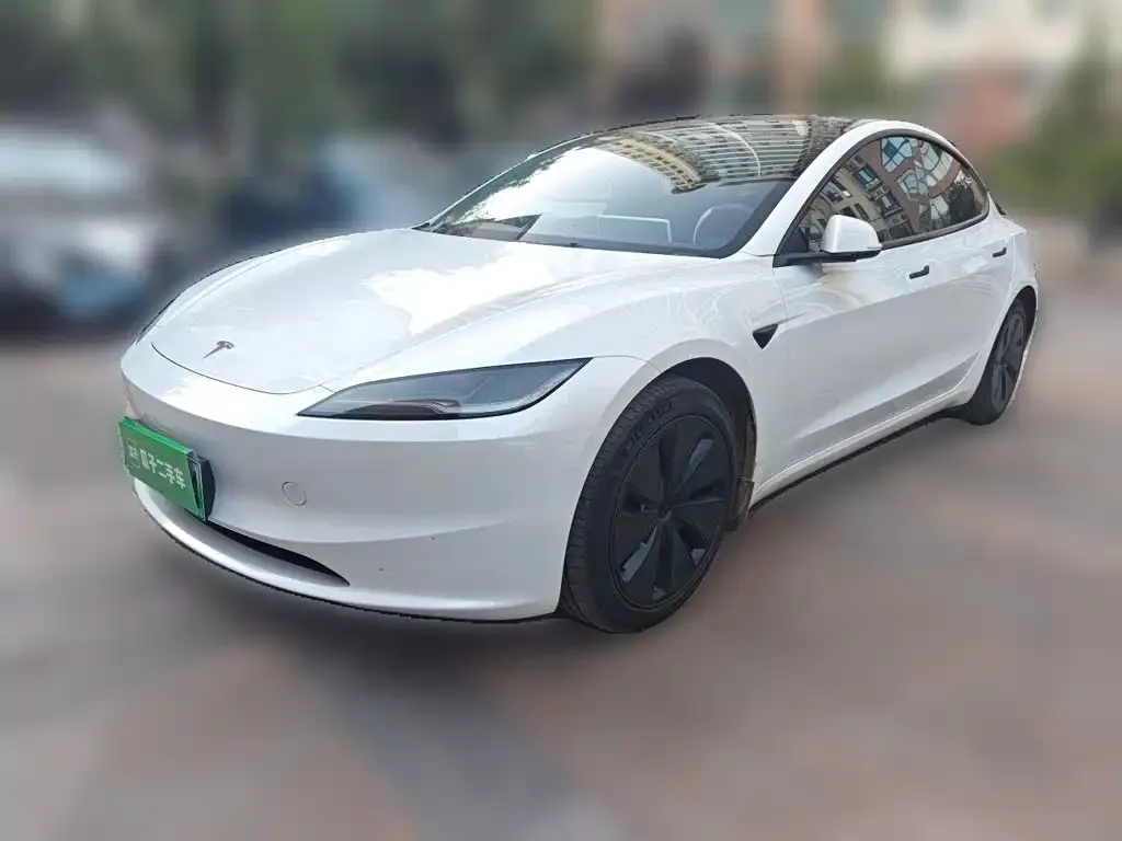 Tesla Model 3 — фото 1