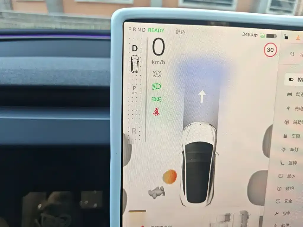 Tesla Model 3 — фото 10