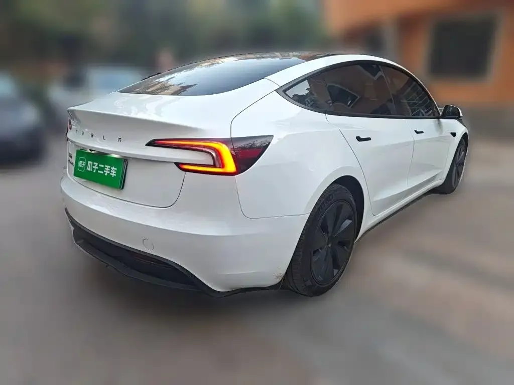 Tesla Model 3 — фото 2