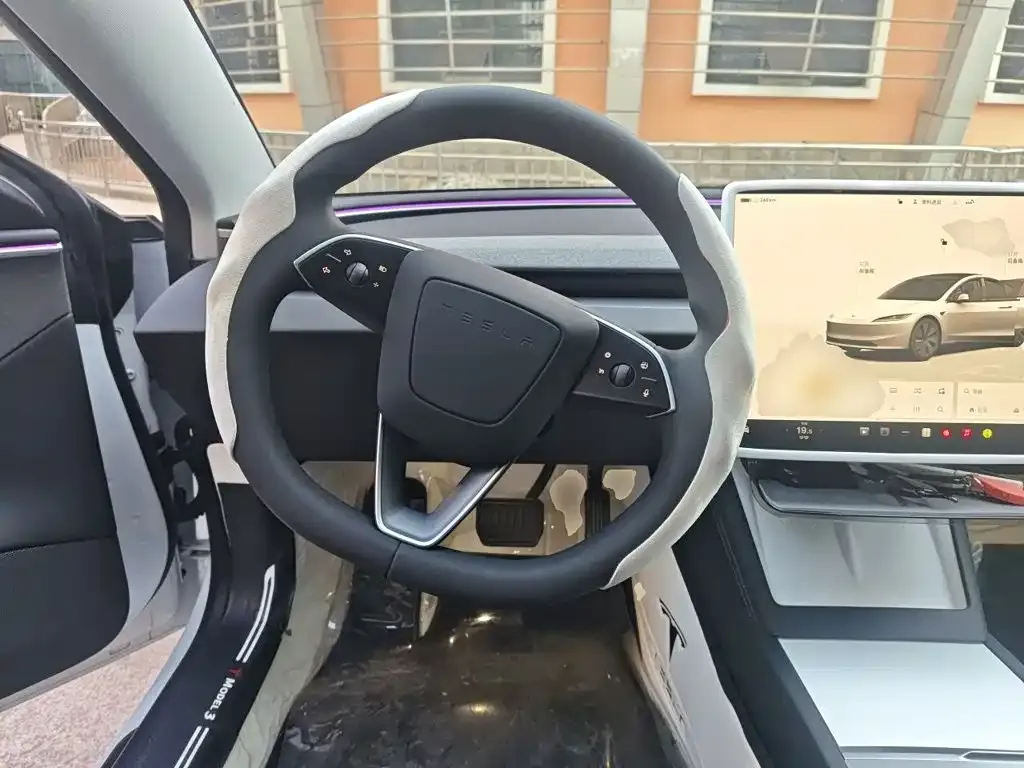 Tesla Model 3 — фото 4
