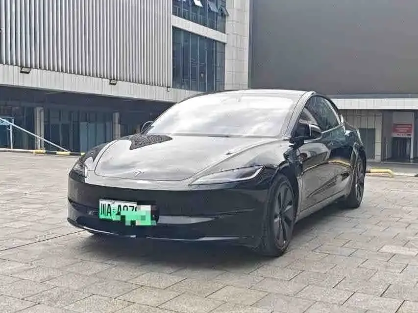 Tesla Model 3 — фото 1