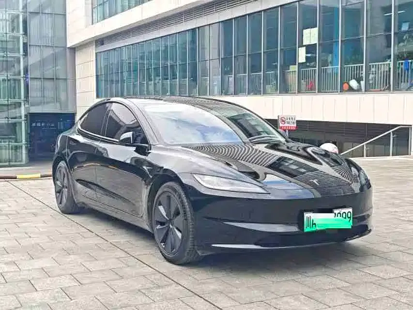 Tesla Model 3 — фото 9