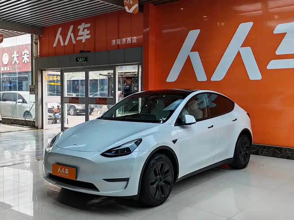 Tesla Model Y — фото 1