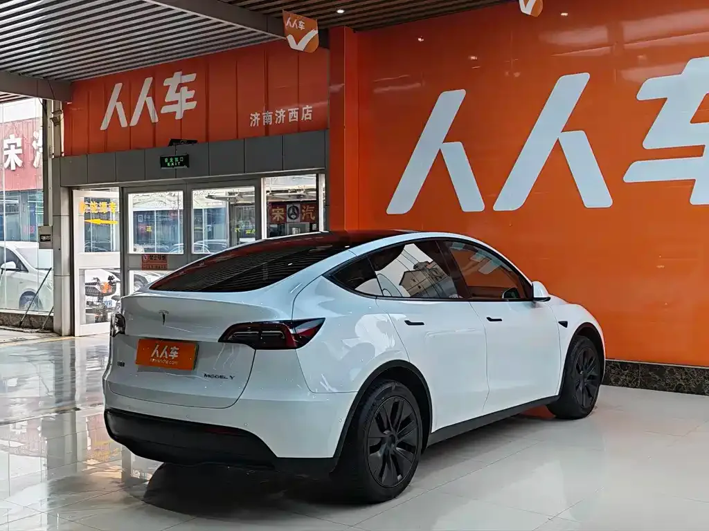 Tesla Model Y — фото 7