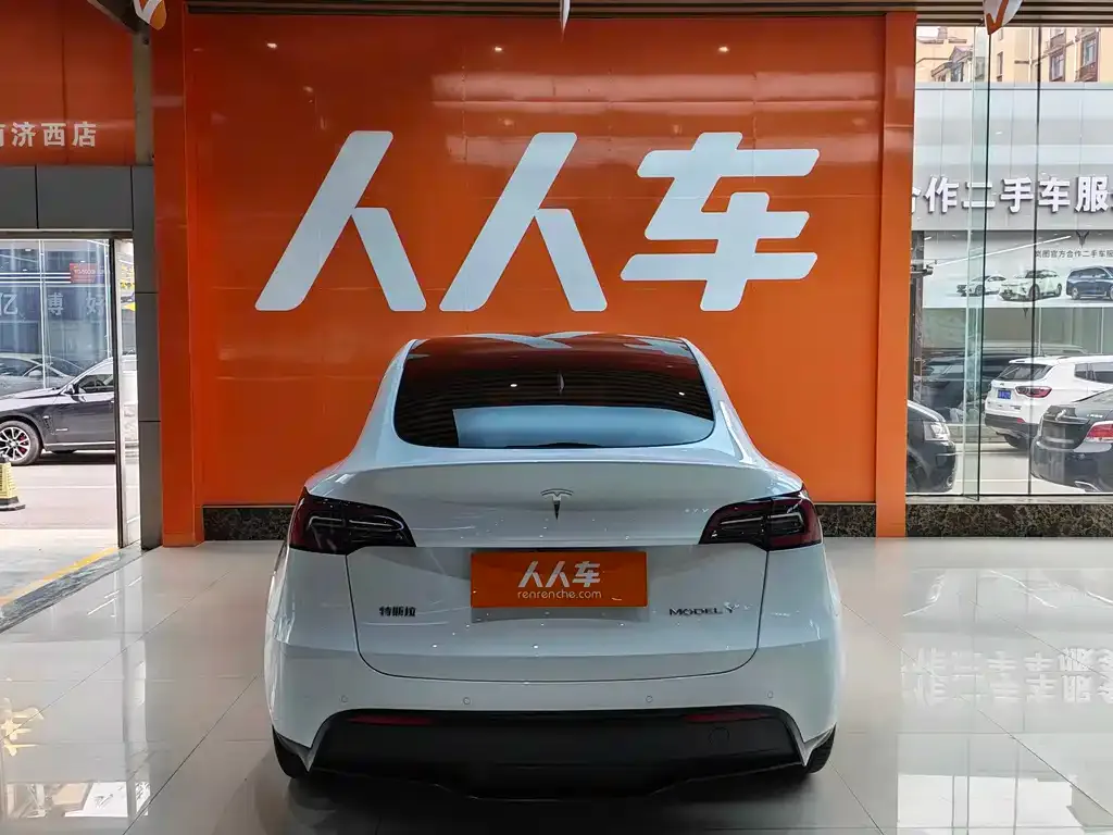 Tesla Model Y — фото 5