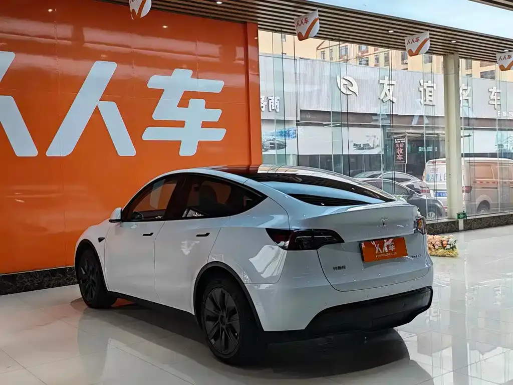 Tesla Model Y — фото 6