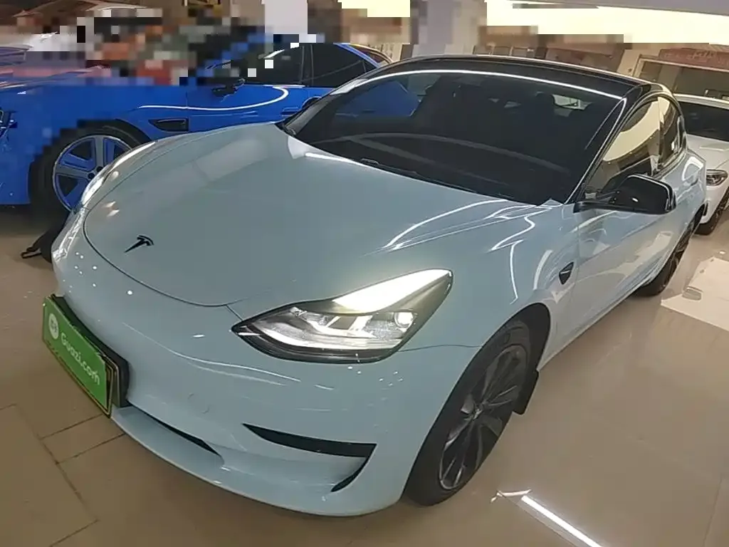 Tesla Model 3 — фото 1