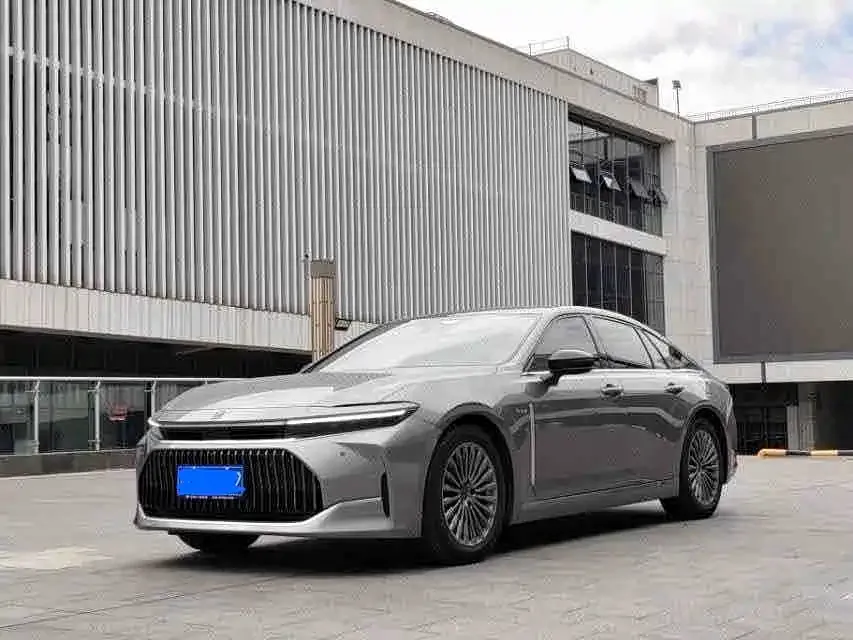Toyota Crown (Import) — фото 1