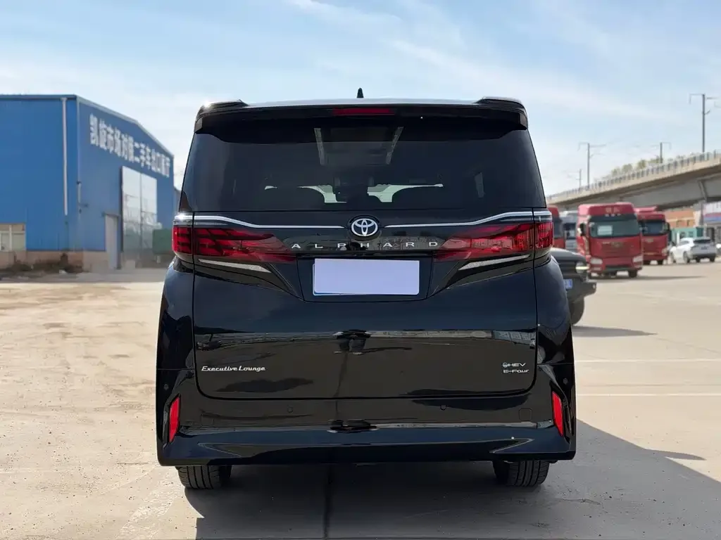 Toyota Alphard — фото 2