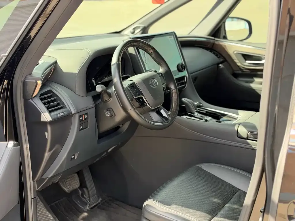 Toyota Alphard — фото 7