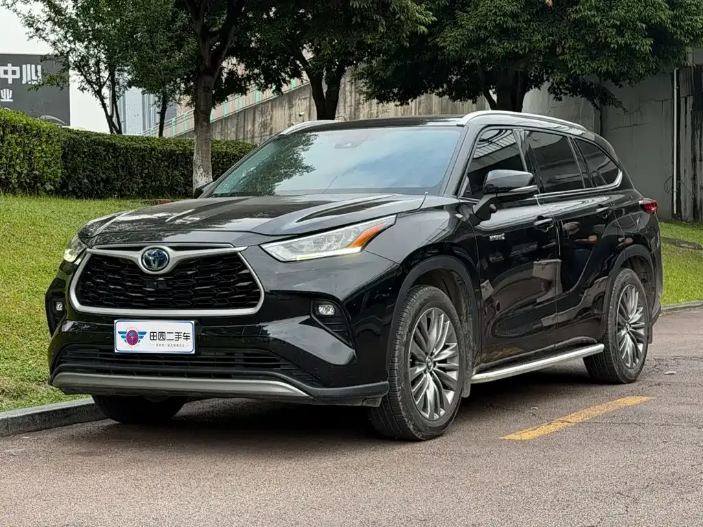 Toyota Highlander — фото 1