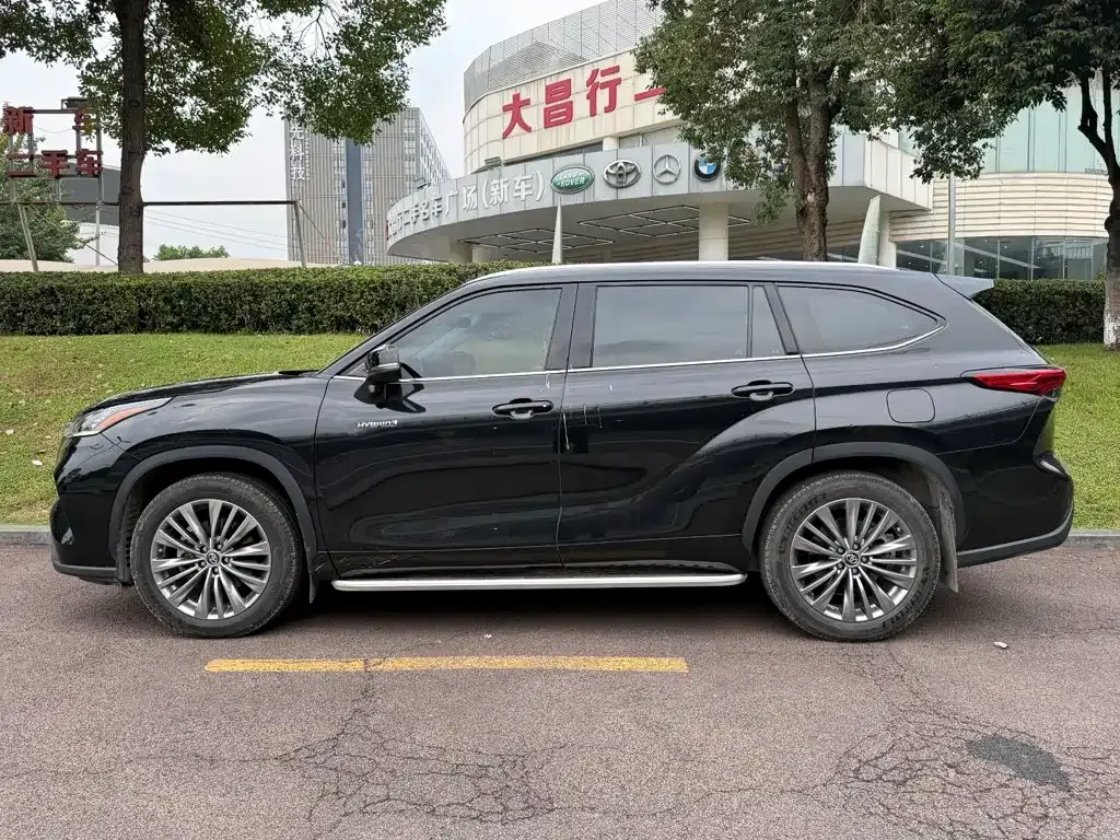 Toyota Highlander — фото 10