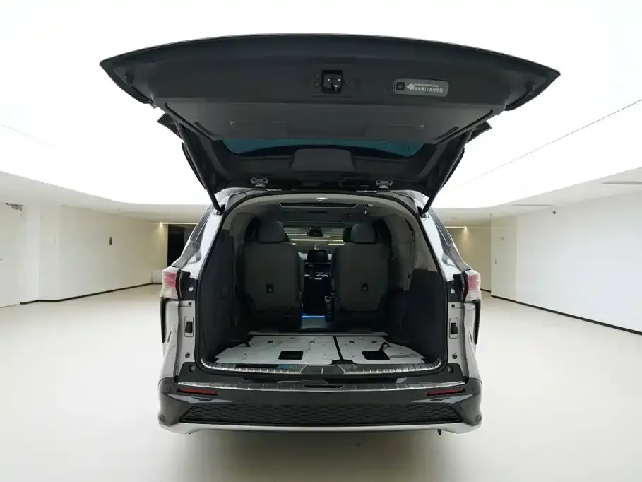 Toyota Granvia — фото 10