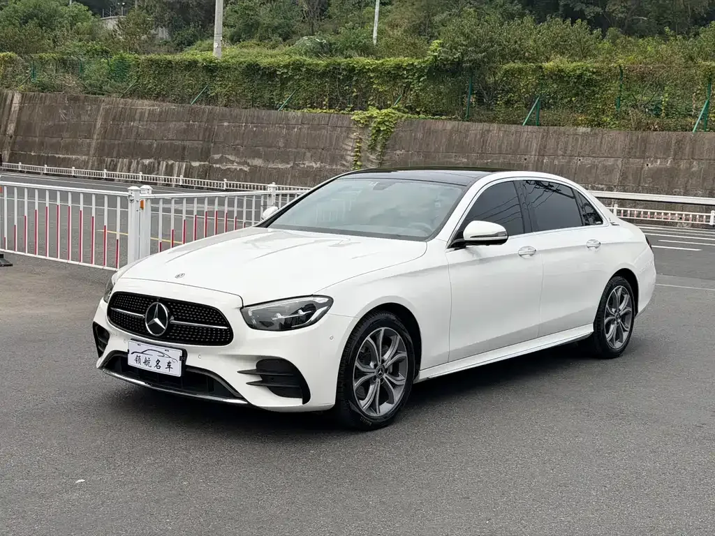 Mercedes-Benz E-Class — фото 1